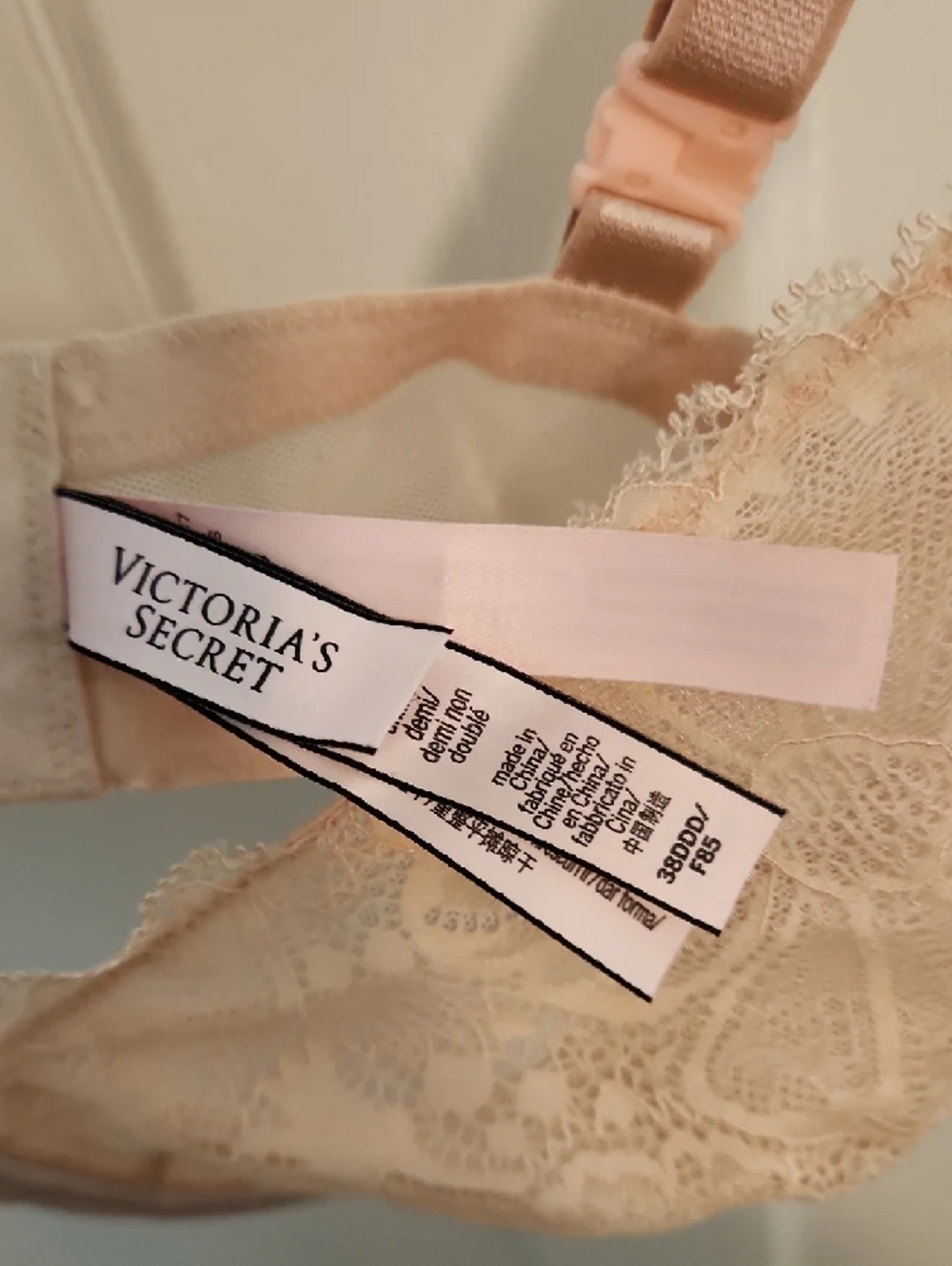 Victoria's Secret Beige Lace Underwire Bra - Picture 2 of 4